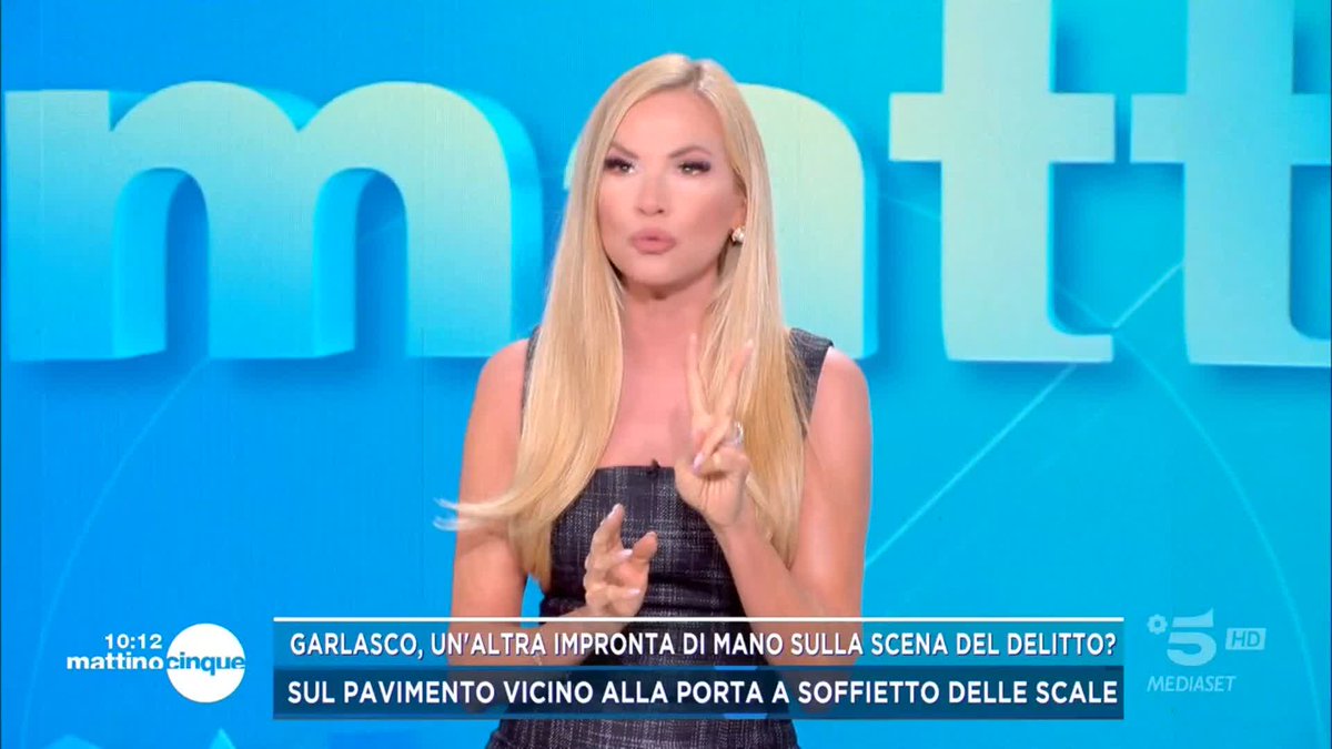 Caso Garlasco, un'altra impronta di mano sulla scena del delitto sul pavimento vicino alla porta a soffietto delle scale #Mattino5