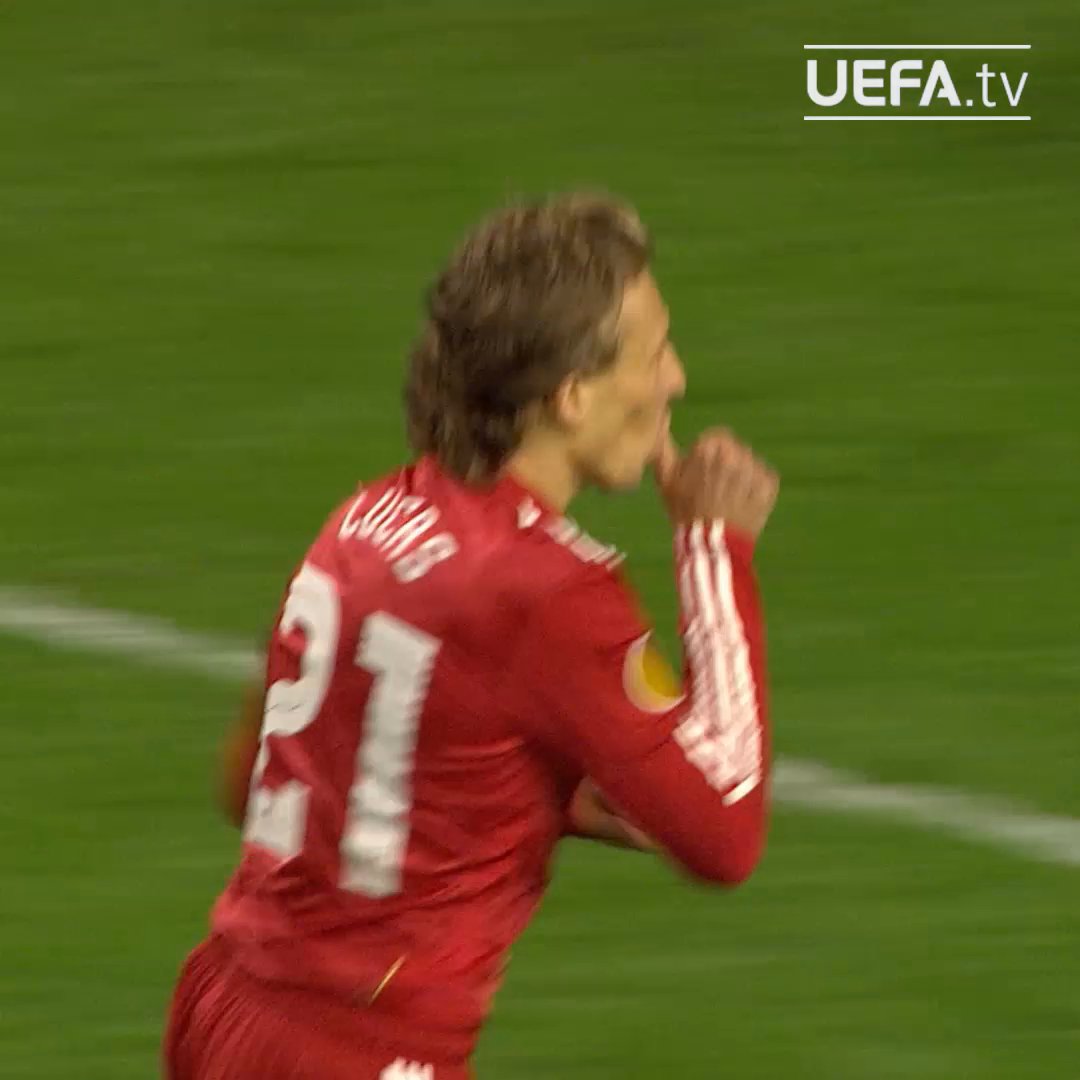 🚀 Lucas Leiva marcaba este 𝑮𝑶𝑳𝑨𝒁𝑶 con el Liverpool #TalDíaComoHoy en 2010 🔴 #UEL | Liverpool FC