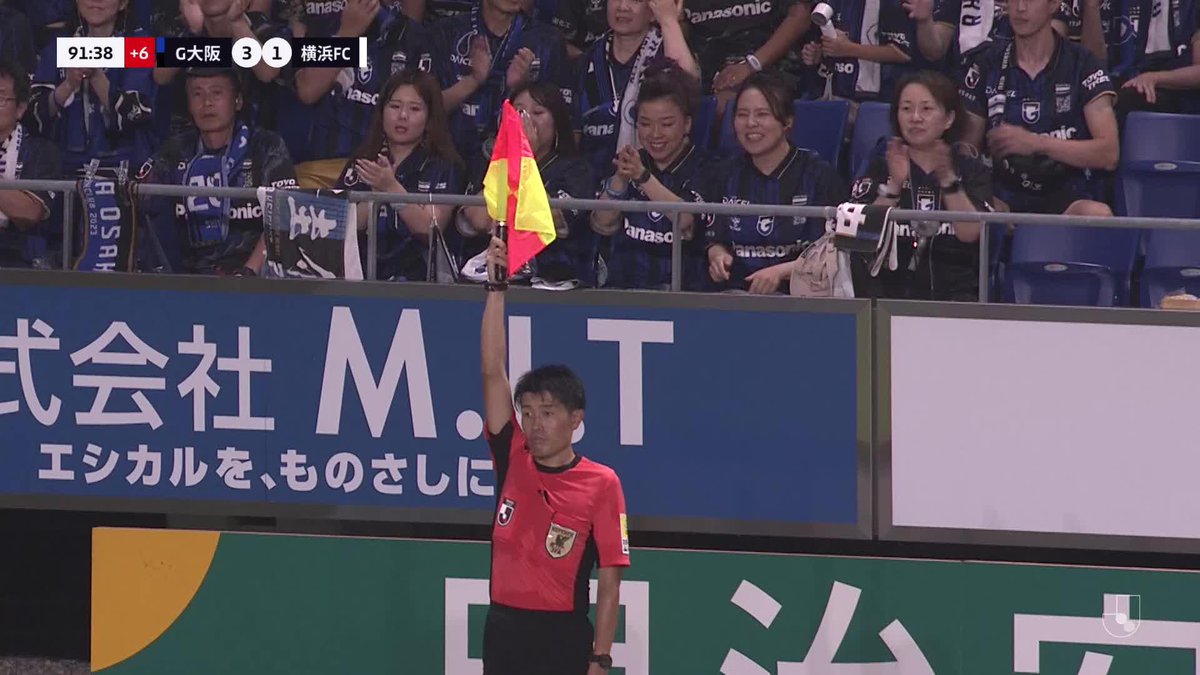 今月もJリーグ月間MVPが発表になりました。 各賞どれも素敵なプレーでした。 残念ながらベストゴール賞には選ばれませんでしたが、僕が推したゴールはこちら。 室井彗佑選手(横浜FC) 27節大阪戦でみせたバイシクル弾 J1残留に向けてどうしても勝利が欲しい状況ででたゴール。 マンガみたいでココロ躍りました。 ゴラッソ👍🔥 Jリーグ(日本プロサッカーリーグ) 横浜FC【公式】 #室井彗佑 #横浜FC #ガクズチョイス #Jリーグ月間MVP #特別賞 #Jリーグ #JLEAGUE #サッカー #soccer #football #フットボール #サッカーが好きだ #サッカーが好きな人と繋がりたい #MIFA #gakumc #ウカスカジー