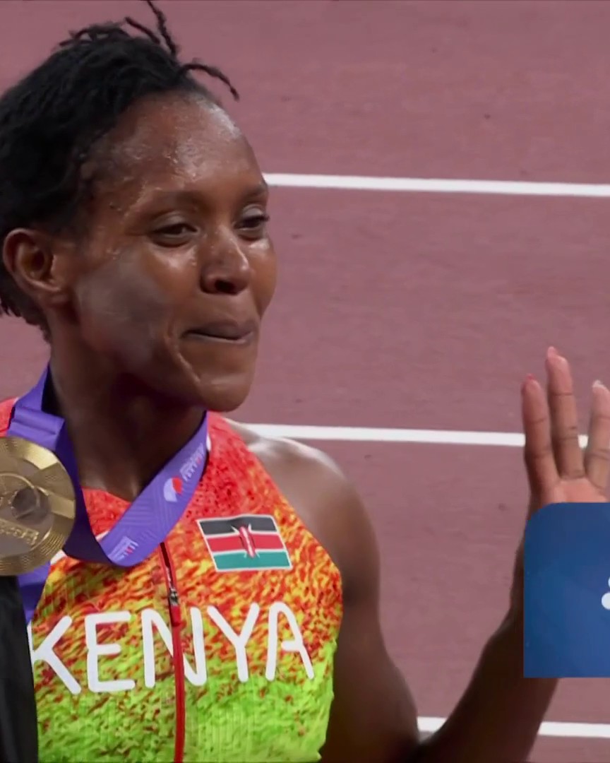 Kenyan Faith Kipyegon runs 3:52.15 to take her FOURTH 1500m world title. #WorldAthleticsChamps