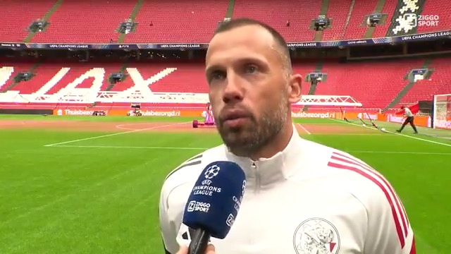 Heitinga: 'Oscar Gloukh gaat het verschil absoluut maken voor ons' 👏 Kijk het hele interview op 🍿 ⚔️ Ajax - Inter ⏰ Woensdag, vanaf 19:50 uur 🍿 Ziggo Sport #ZiggoSport #UCL #AJAINT