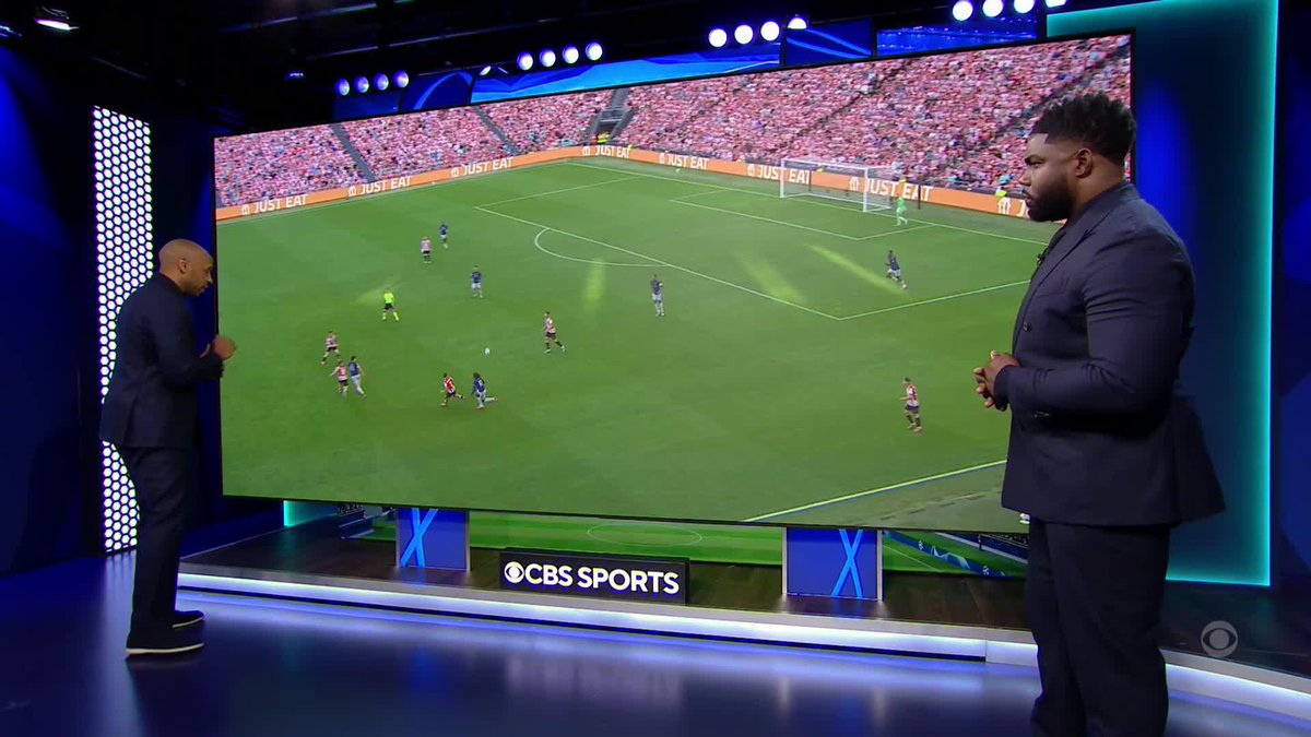 Thierry Henry breaks down how Arsenal could have gone 1-0 up early in their #UCL opener 🎓