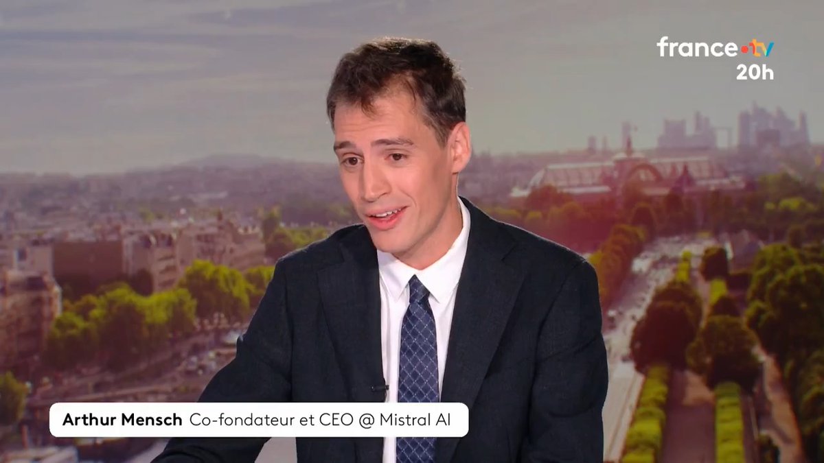 🔴🗣 "On doit beaucoup à la France [...] et on peut être optimiste sur les progrès technologiques qu'elle peut fournir" Arthur Mensch, PDG de Mistral AI, affirme que son entreprise ne quittera pas le pays. #JT20h