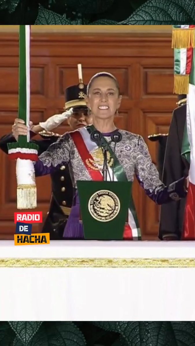 🇲🇽 SHEINBAUM HACE HISTORIA 🇲🇽 La primer mujer PRESIDENTA DE MÉXICO encabezó la ceremonia del Grito de Independencia frente a más de 150 mil mexicanos. No le hagan caso al estúpido de Salinas Pliego: MEXICO TIENE MUCHO QUE CELEBRAR SIEMPRE. ¡VIVA MÉXICO CABRONAS Y CABRONES!