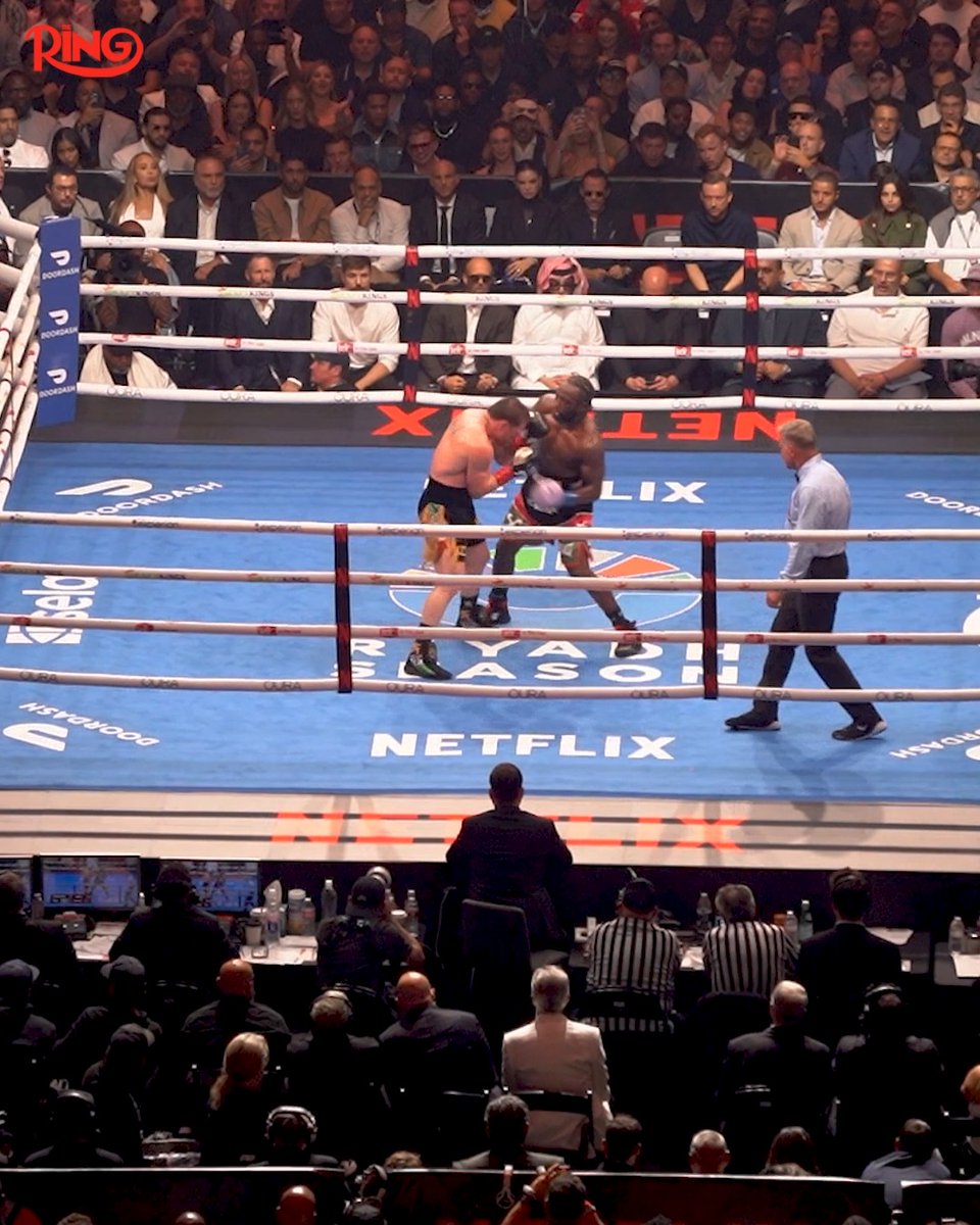 This view of Canelo and Crawford's round nine exchange 👀