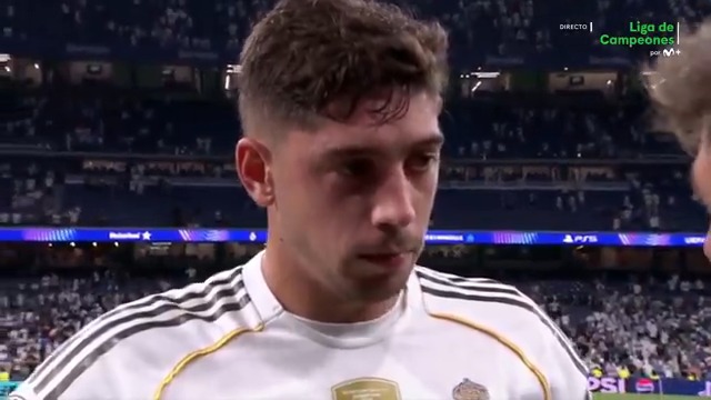 "ยฟPolรฉmica? No voy a opinar, que estamos en caliente y podemos decir cualquier cosa...". ๐๏ธ Fede Valverde, con Ricardo Sierra. #UCL #LaCasaDelFรบtbol