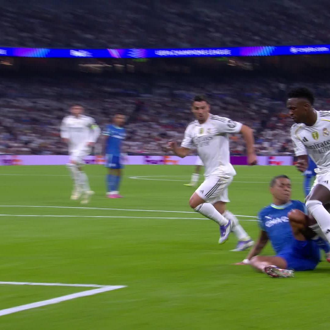 Was das wirklich ein Elfmeter? Mbappe ist es egal. #UCL #DAZNmoment