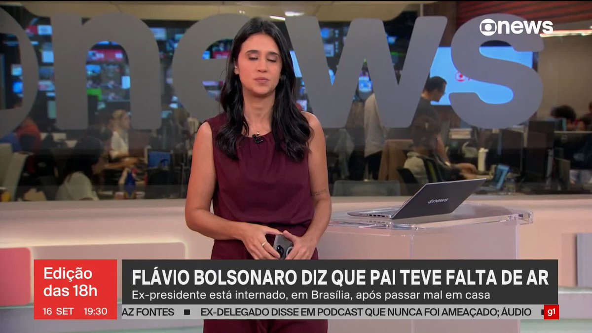 Flávio Bolsonaro diz que pai teve falta de ar. Ex-presidente foi internado, em Brasília, após passar mal. ➡ Assista à #GloboNews: #Edição18