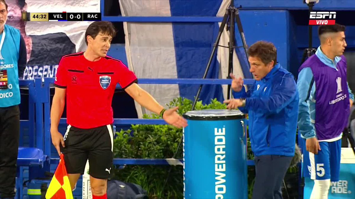 Primero te vuelve loco y después te hace reír este CHAD CARISMA.