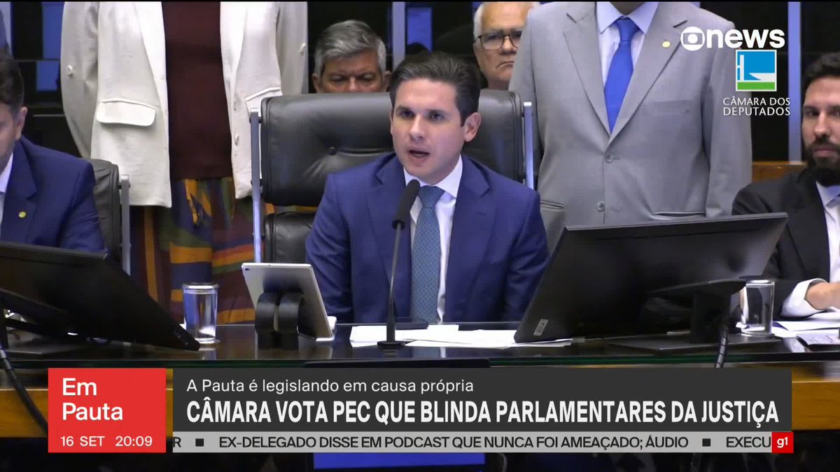 Deputados discutem PEC da Blindagem, proposta exige aval do Congresso para abertura de processos contra parlamentares. ➡ Assista à #GloboNews ao vivo: #EmPauta