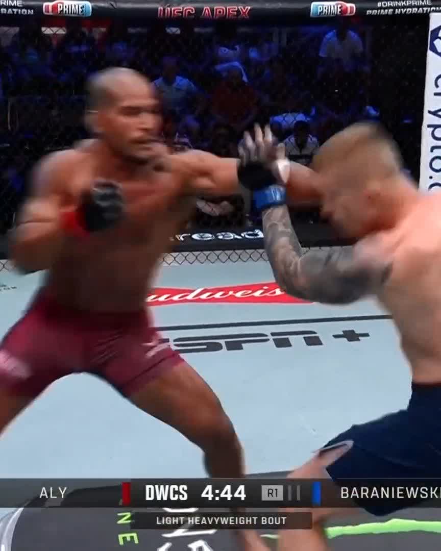 20 SECOND KO FOR IWO BARANIEWSKI!!! WOW #DWCS