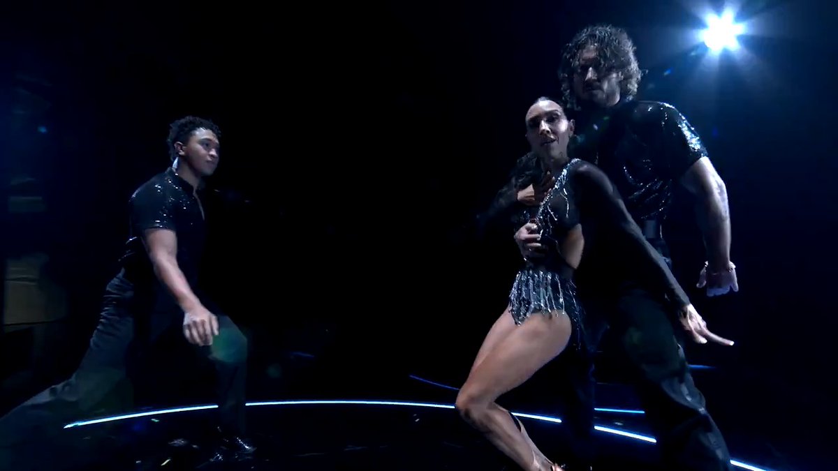 It’s time to kill the lights and hit the dance floor with this showstopping opening number! 🪩#DWTS