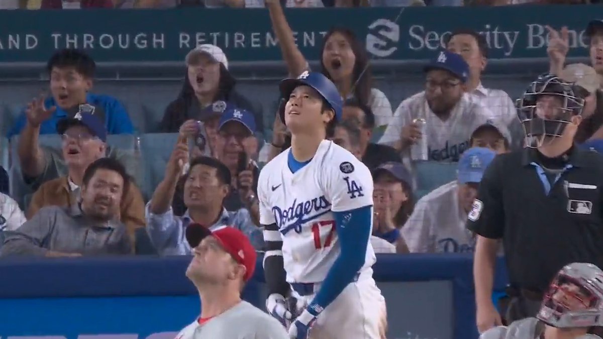 大谷翔平が第50号ホームラン! 2年連続50本塁打は史上6人目👏 史上初となる50HR&50奪三振 ↓ 飛距離:131m 打球速度:182.4キロ 角度:37度 . 〜ナ・リーグ本塁打〜 1位:シュワーバー53HR 2位:大谷翔平 50HR 3位:ソト 40HR 【シーズン成績】 打率.282 50本塁打 94打点 19盗塁 出塁率.396 OPS1.008 🎥MLB #大谷翔平 #ドジャース