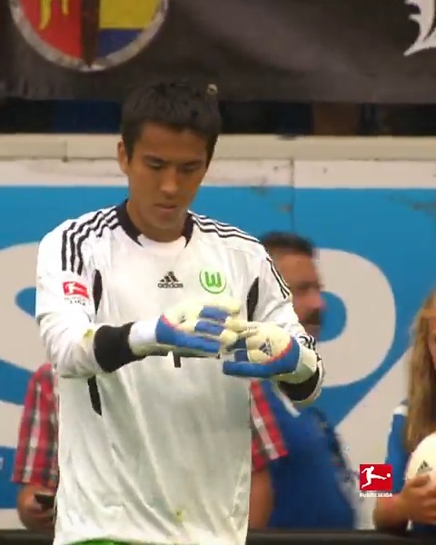 長谷部誠のGKデビューから14年🇩🇪🧤 🎥ブンデスリーガ 日本語版