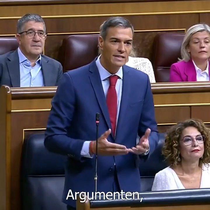 Los insultos no resuelven las listas de espera de la Sanidad Pública, ni los problemas de acceso a la vivienda de los jóvenes, señor Feijóo. Ustedes han decidido insultar, allá ustedes. Nosotros decidimos gobernar con estabilidad y eficacia.