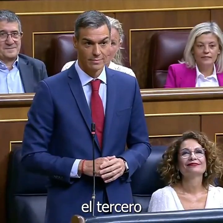 Este es el tercer Gobierno más longevo de la UE. Este Gobierno garantiza la estabilidad porque gobierna para la mayoría. La estabilidad que nos interesa es la de los sueldos de los trabajadores, los funcionarios, la prima de riesgo. Eso es lo que nos preocupa y ocupa.