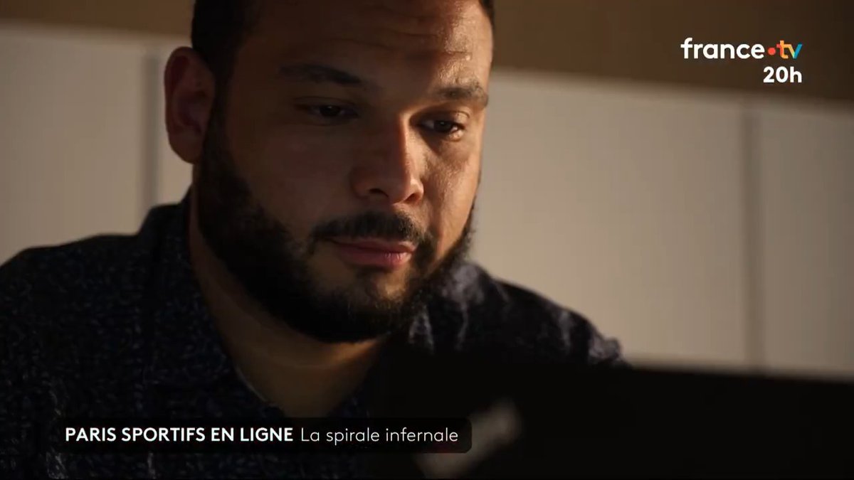 🇫🇷 Après avoir perdu 250K € aux paris sportifs en ligne et ruiné sa famille, Nicolas, 27 ans, a tenté de se suicider. Réanimé de justesse par sa compagne, il est soutenu par ses proches et des psychologues. Il lui faudra 10 ans pour rembourser ses dettes.