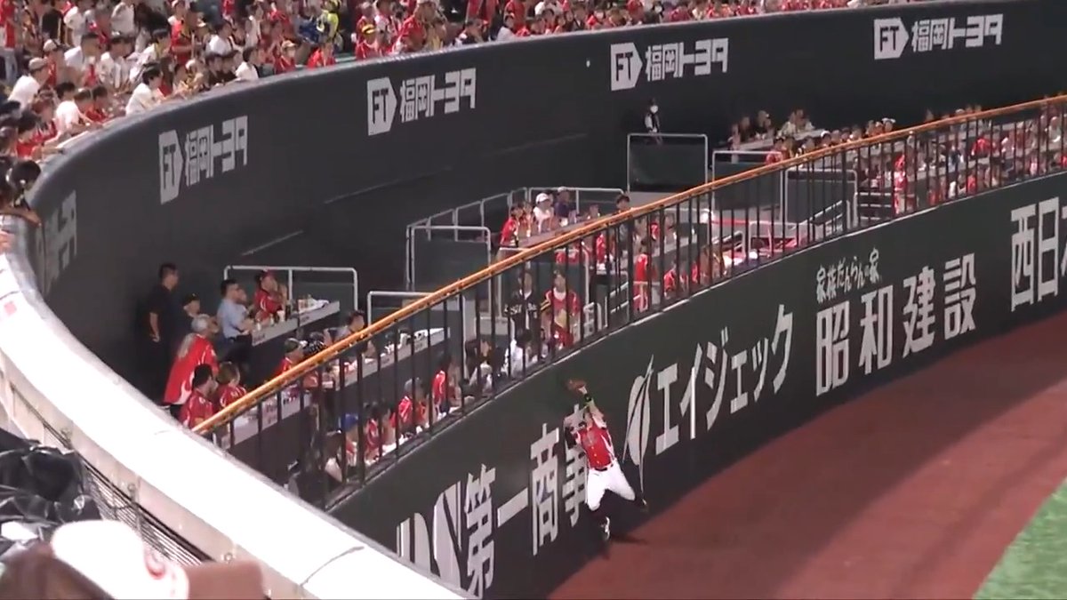 今季ライトで初スタメン！！ 福岡ソフトバンク 谷川原健太 選手がジャンピングキャッチ👏 👇ライブ配信はこちら