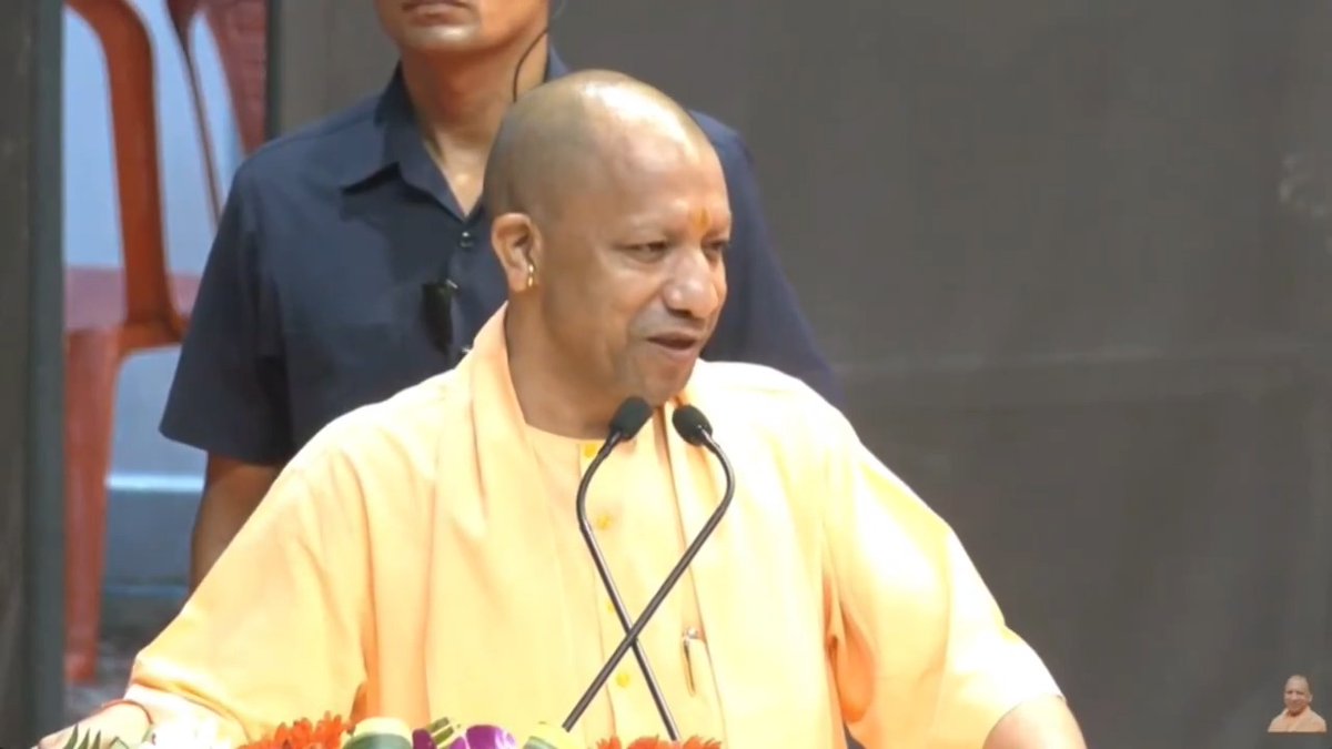 महिला एवं बाल विकास विभाग से कहूंगा कि, आंगनबाड़ी बहनों को स्मार्टफोन दे दें, जिससे हम इनका मानदेय बढ़ाने का काम कर सकें...