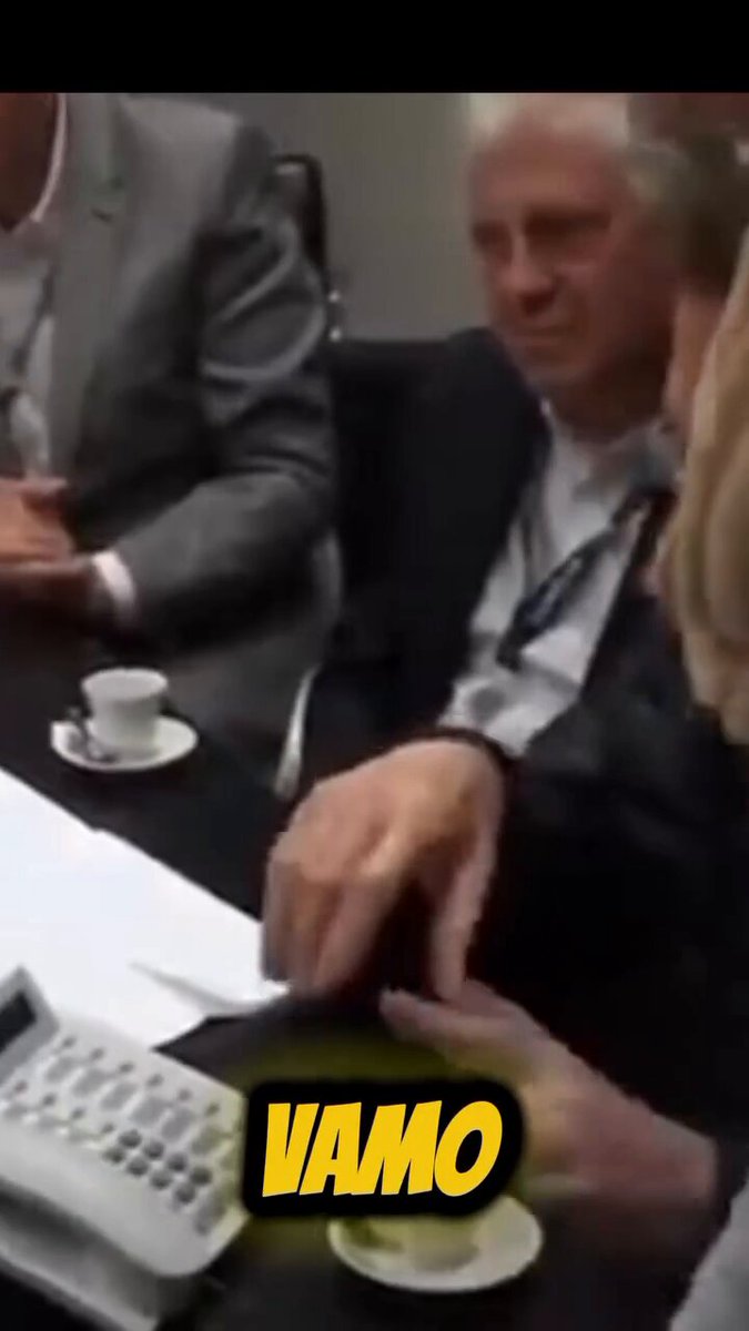 Esse é um dos melhores vídeos que a internet brasileira já produziu. Se fosse combinado não seria tão bom.