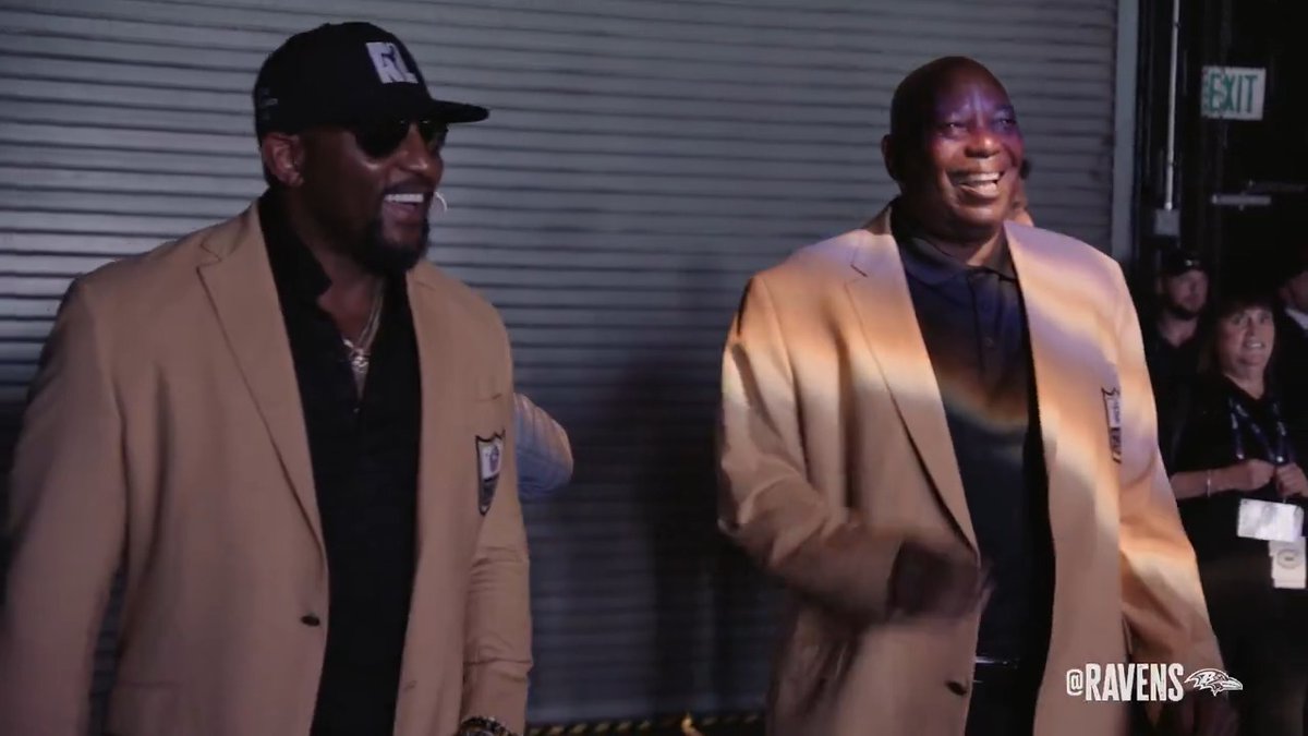A special moment with Ray Lewis, Jonathan Ogden and Ozzie. 3 HOFers 💜