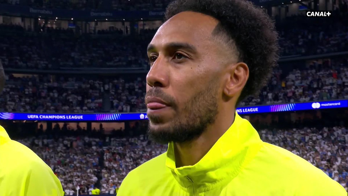 Tu rejoues la Ligue des Champions, vitrine devant l’Europe, et tu sors une veste « jaune DDE » à mille lieues de l’identité du club. Le maillot third à l'ère moderne on peut comprendre, mais cette veste frôle l’insulte à la culture et histoire du club.