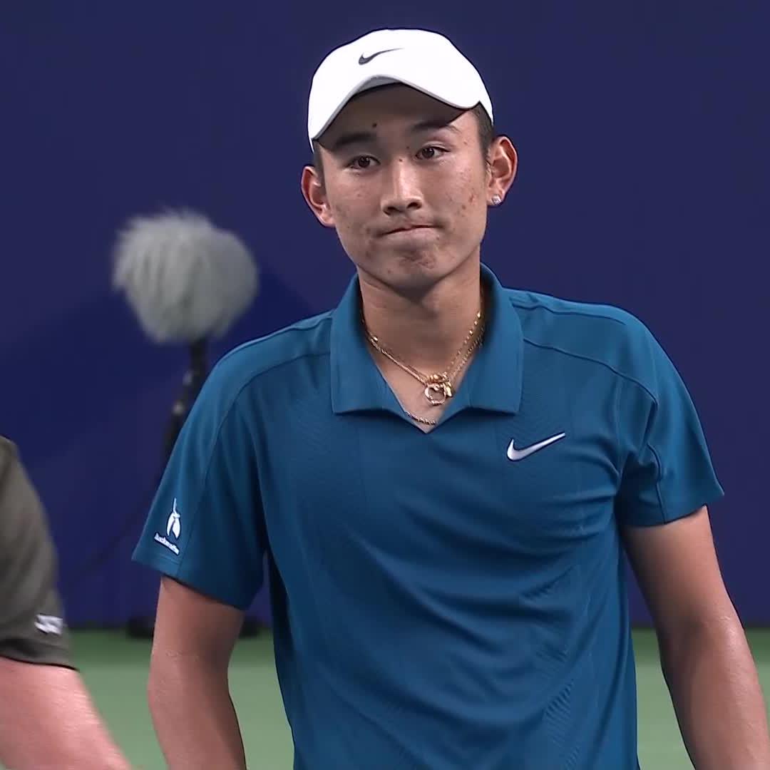 Back to winning ways 😎 Defending champion Jerry Shang records his first tour victory since January, defeating Zizou Bergs 6-1 5-7 6-4 #ChengduOpen