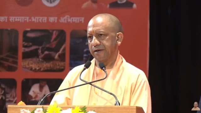 विकसित भारत तब होगा, जब विकसित उत्तर प्रदेश होगा, विकसित उत्तर प्रदेश तब होगा, जब हमारा जनपद विकसित होगा, जनपद विकसित तब होगा, जब हमारा नगर या हमारा गाँव विकसित और आत्मनिर्भर होगा...