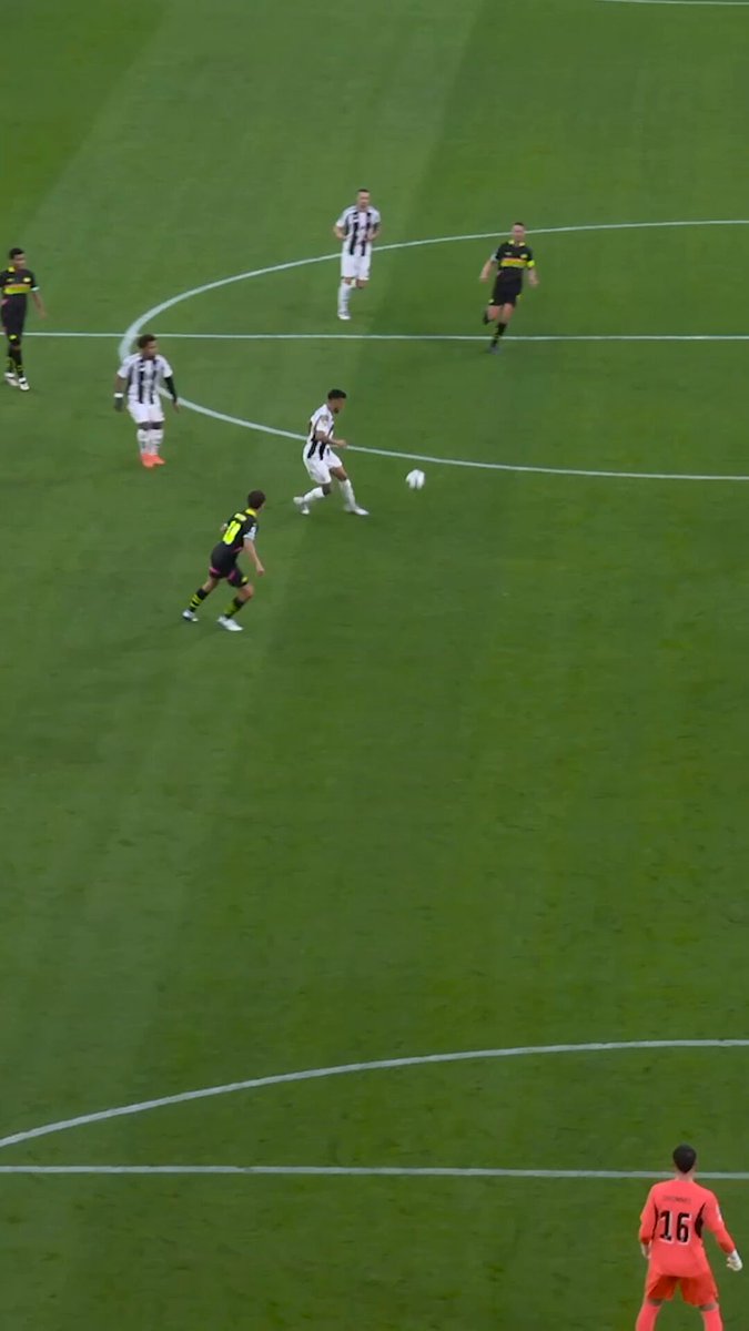 Un anno fa, l'esordio di Kenan in Champions League ⭐️ Una conclusione vista anche qualche ora fa... ⚽️#GoalOfTheDay