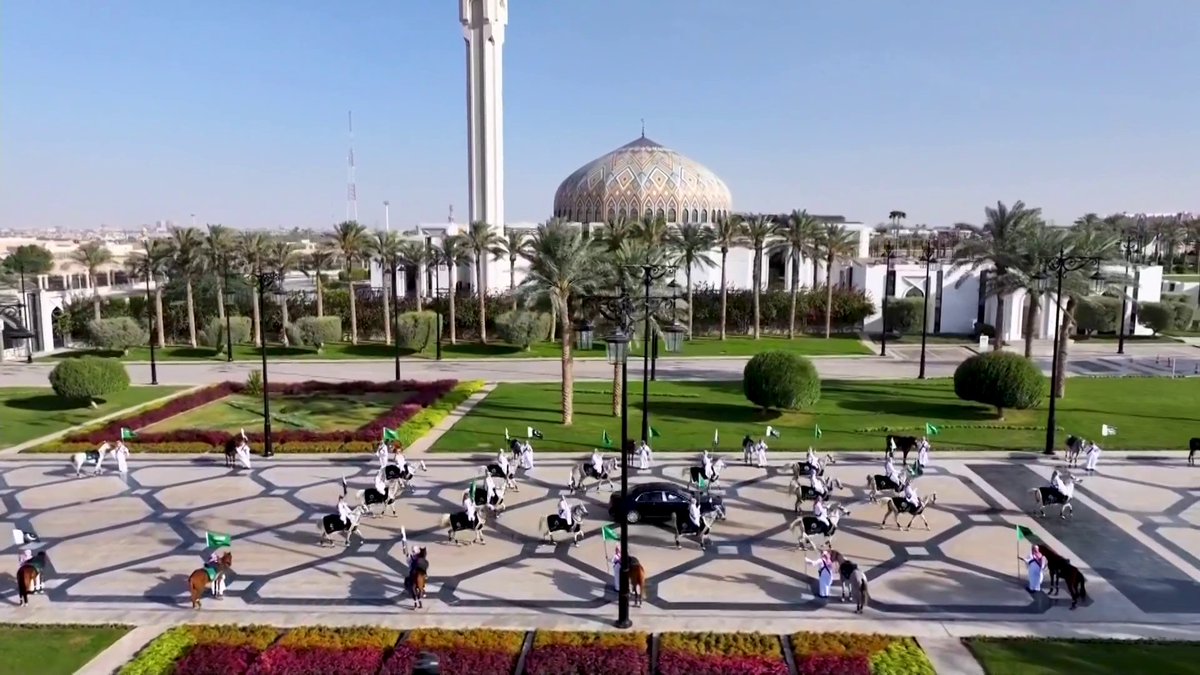 #ولي_العهد يستقبل في الديوان الملكي بقصر اليمامة رئيس وزراء باكستان ويقيم مراسم استقبال رسمية لدولته #الإخبارية