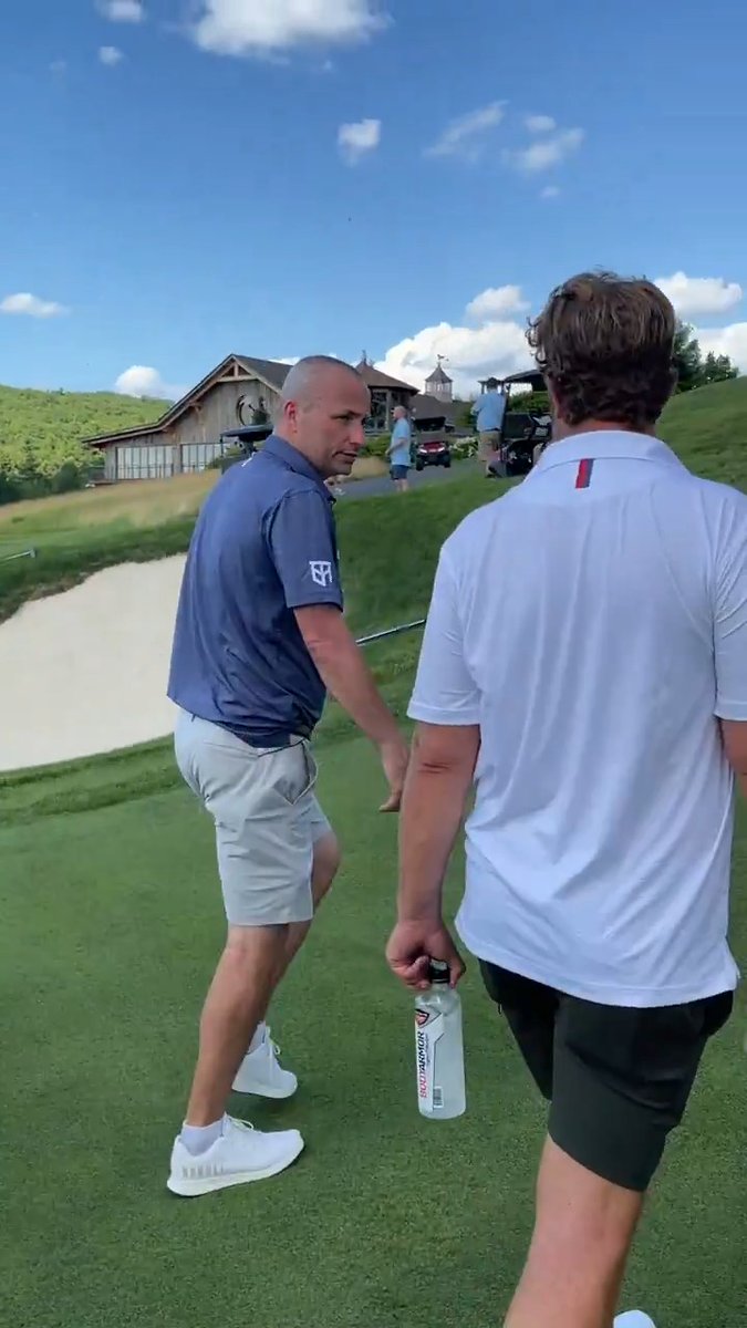 Absolutely disgusting lack of camaraderie by Team Blue here. Last group on 18 with the match on the line and everyone's too busy eating in the clubhouse to come support their team