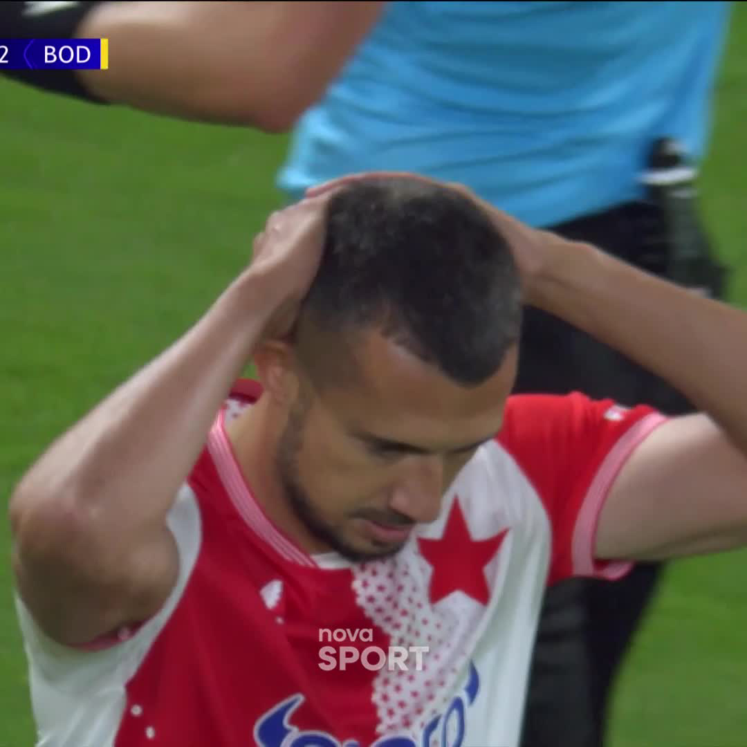 Ivan Schranz se mohl gólmana zeptat, kam to chce... místo toho ale selhal a Slavia tak získala pouze bod. 🫣 #NovaSport | #UCL