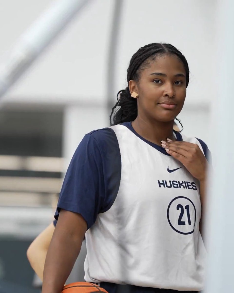 Mic'd up at pick-up with Sarah Strong 🎙️
