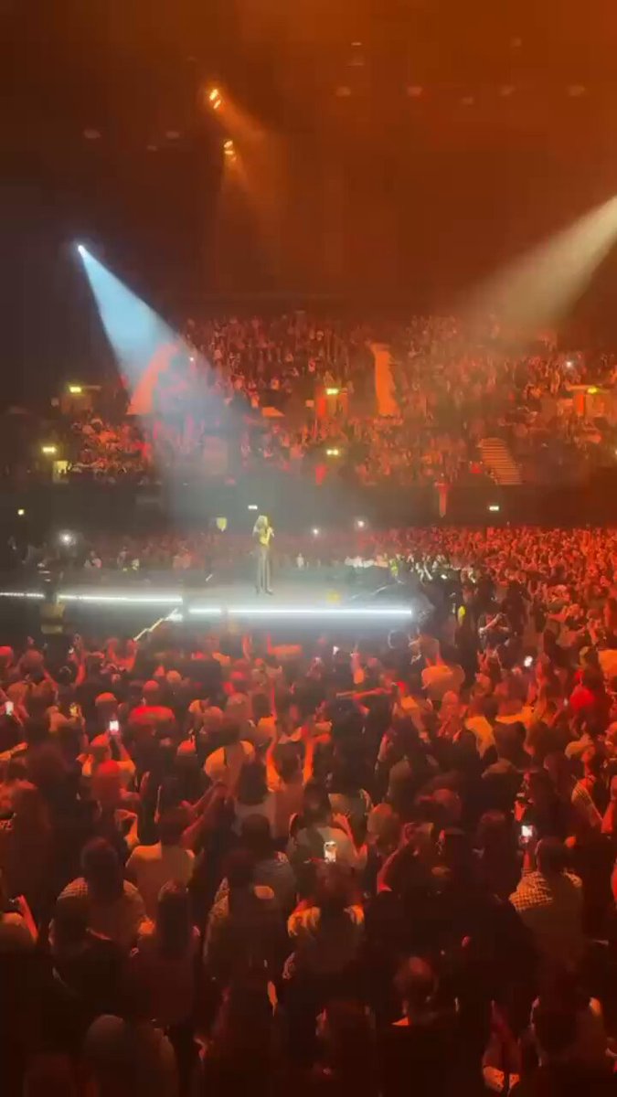 WEMBLEY ARENA “TOGETHER FOR PALESTINE”… Francesca Albanese received a massive standing ovation before speaking about the genocide in Gaza. 👑WHAT AN AMAZING WOMEN👑 @ASE #togetherforpalestine