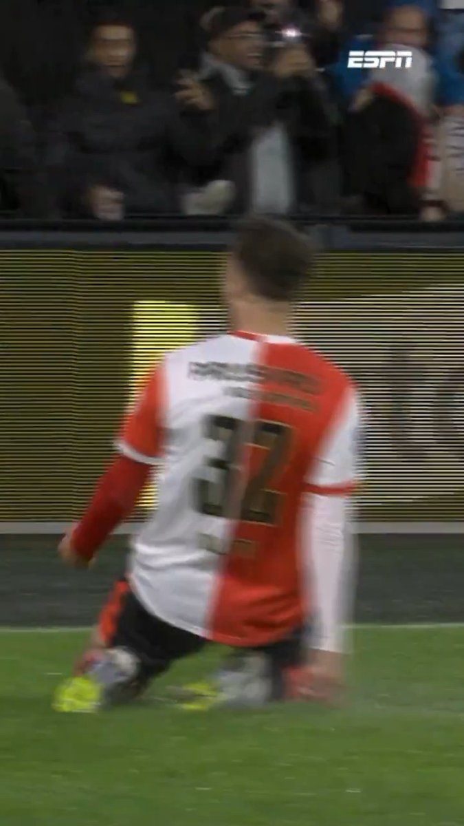 Schitterende week voor Aymen Sliti! 🤩 Maandag - Contractverlenging en officieel onderdeel van de A-selectie ✍️ Woensdag - Eerste goal in De Kuip 🏟️ #feyfor