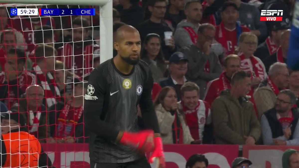 La jugadota de Luis Díaz 🇨🇴dejando pasar el balón entre las piernas para que su compañero del Bayern Múnich quedara solo. Tremenda la inteligencia de Lucho.