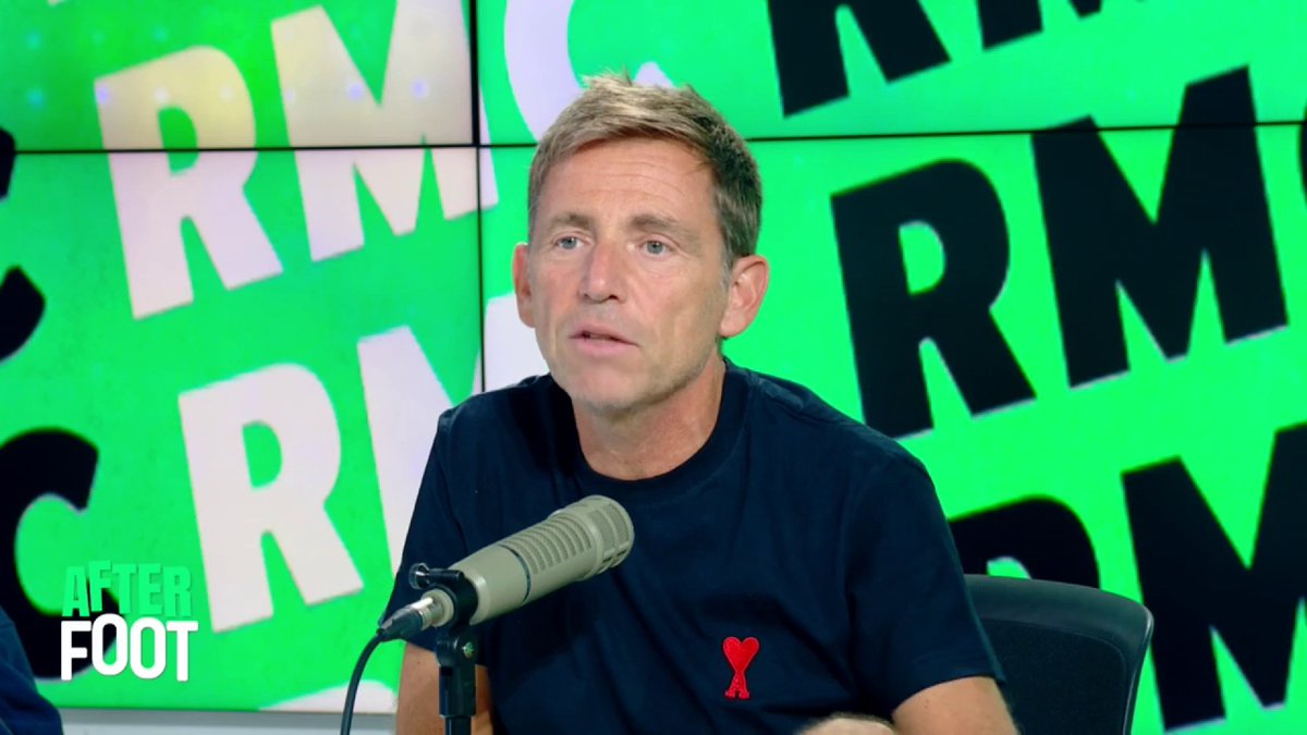 🗣💬 "Luis Enrique ne veut pas de 9 type Ramos, ça ne l'intéresse pas. Il ne le veut que pour impacter quand il entre. Ramos n'est pas compatible avec son jeu souhaité." Daniel Riolo analyse le XI de départ du PSG face à Atalanta avec Mayulu préféré à Gonçalo Ramos.