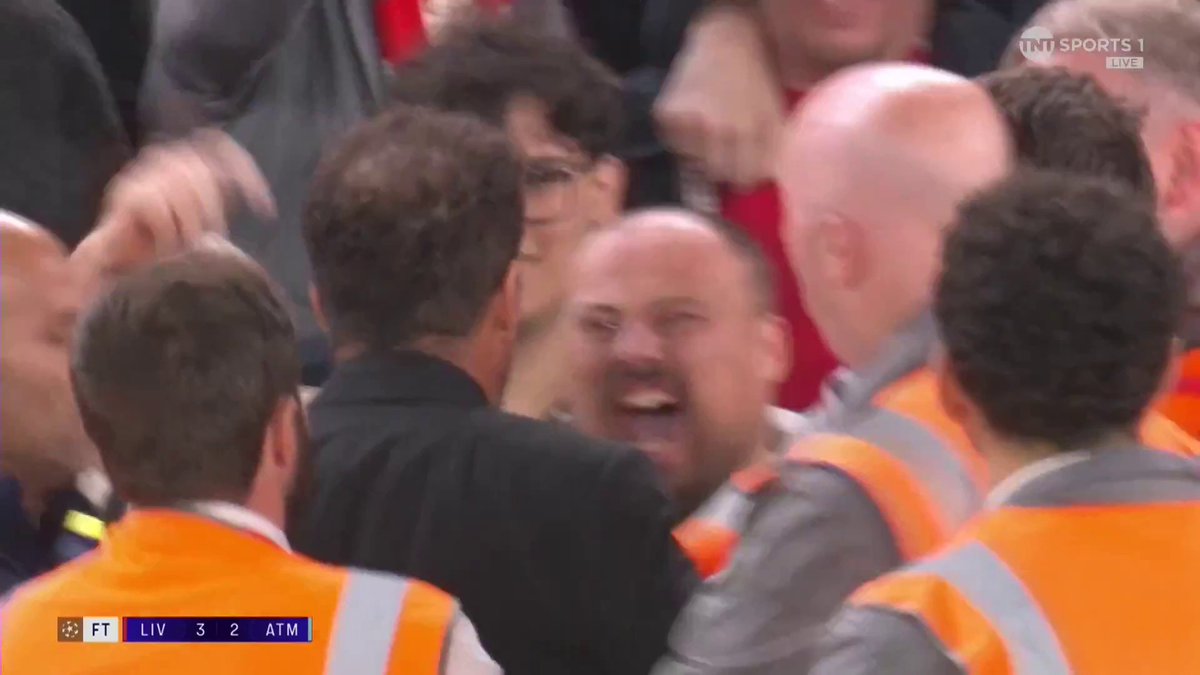 A Liverpool fan actually got Simeone sent off 😂😂