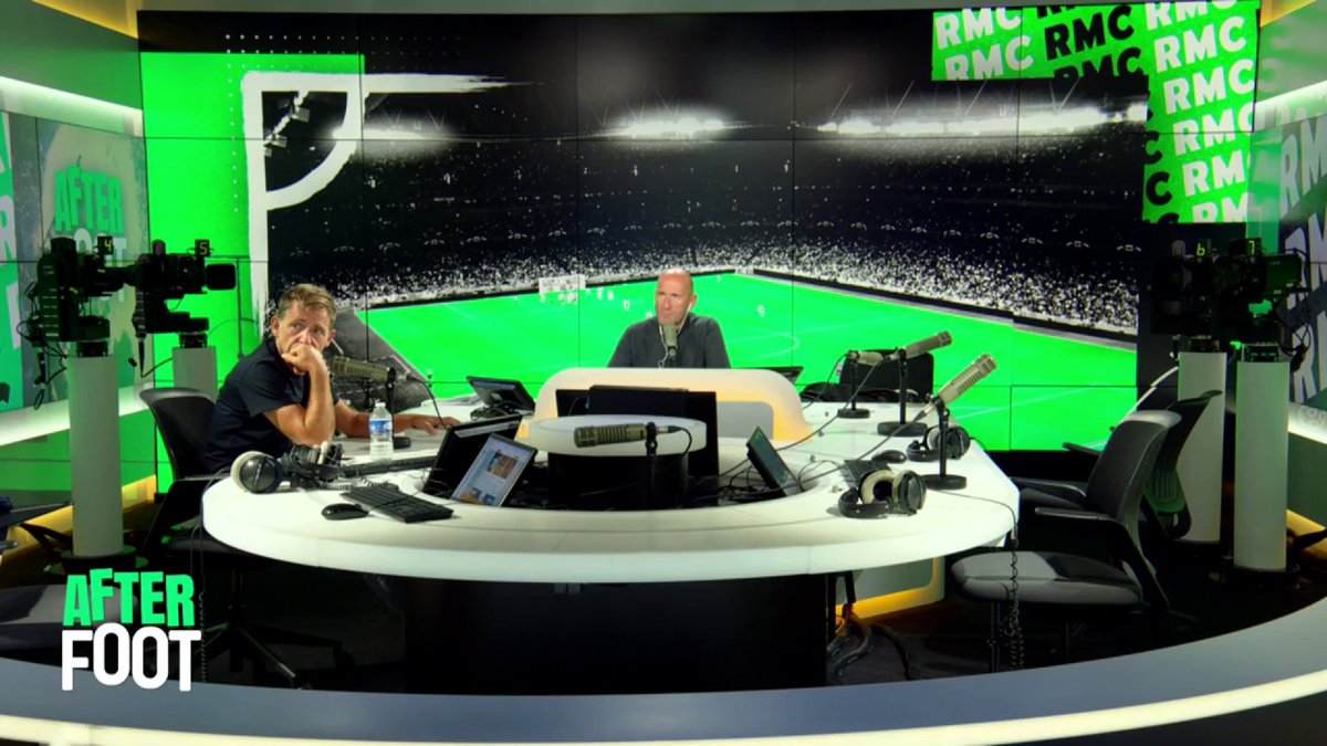 🗣💬 "Rui Costa a annoncé le départ de Bruno Lage à 1h du matin. Un seul titre en quatre ans de présidence, ce n'est pas possible. Il essaie de rabattre les cartes avec l'arrivée de Mourinho." Gary De Jesus, spécialiste du foot portugais, explique le contexte tendu à Benfica.