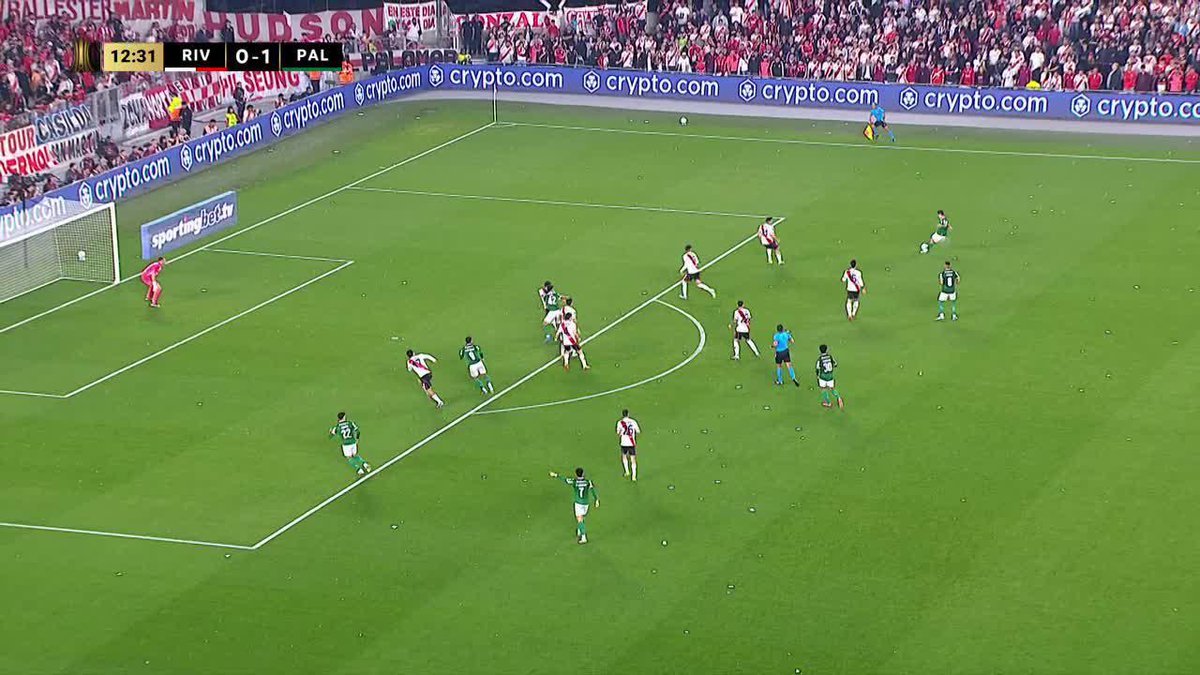 ¡SALVÓ EL PULPO! Armani evitó el gol de Khellven desde afuera del área para Palmeiras. 📺 Mirá TODA la CONMEBOL #Libertadores por #DisneyPlus Plan Premium