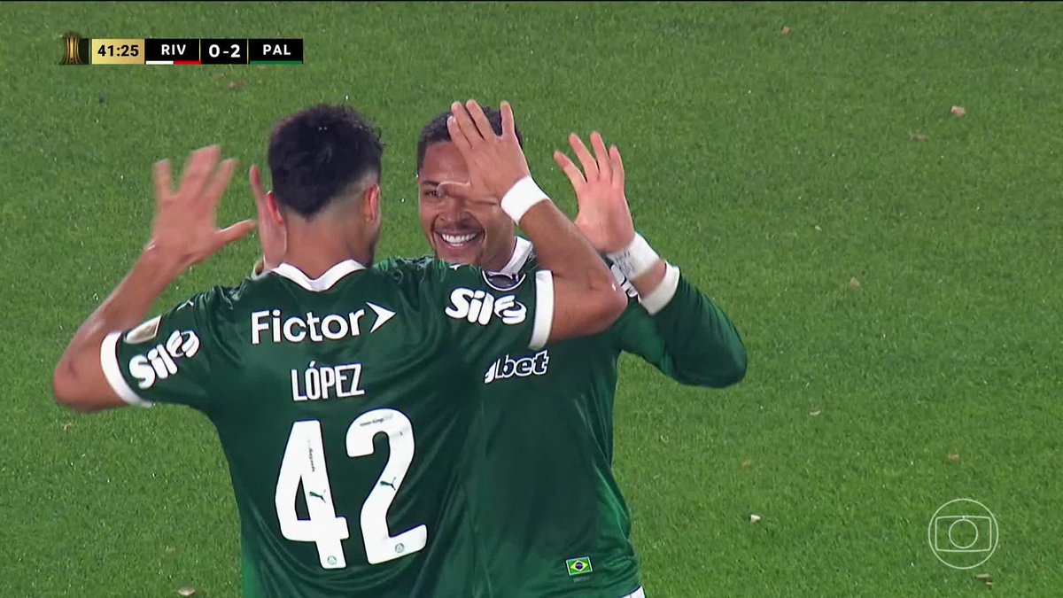 A dupla funciona de novo. Passe de Flaco López e gol de Vitor Roque. River Plate 0x2 Palmeiras no Monumental de Núñez. 🎥 TV Globo 📺 | ge