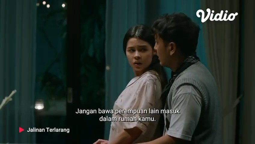 WADUCH WADUCH WADUCH lagi idup enak-enakan berduaan, eh malah masukin sumber godaan ke dalam pernikahan. ner-bener dah. Jalinan Terlarang ada di Vidio!