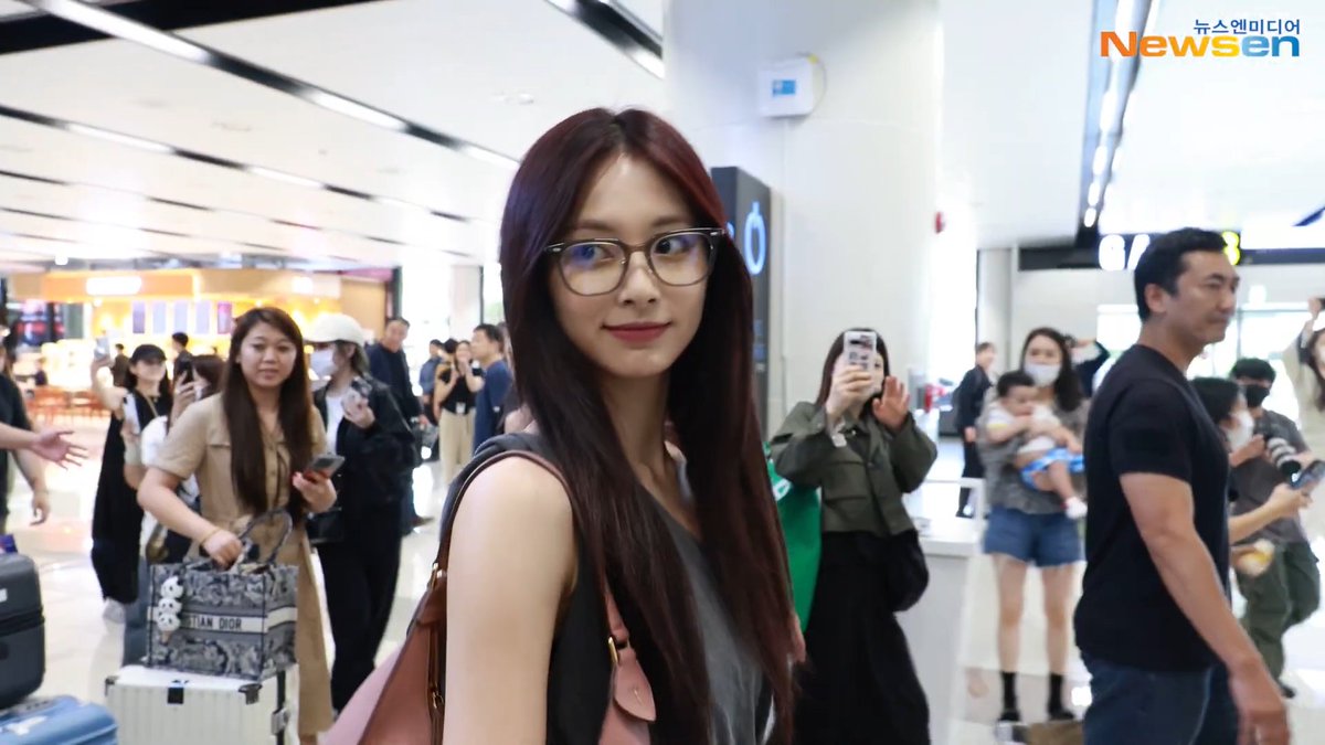 TWICE has arrived back in Korea from Japan after two sold out shows at Tokyo Dome. Seems like MISAMO stayed in Japan, Sana for NE:AR event.