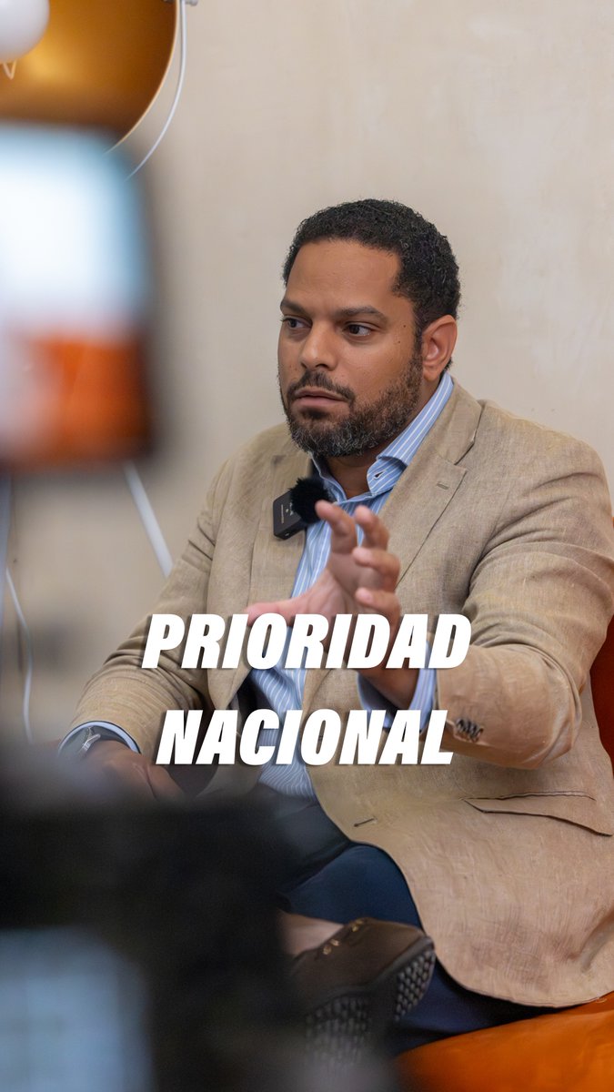 Hay que expulsar de inmediato y retirar la nacionalidad a quien viene a delinquir. Tampoco debería darse una sola ayuda a un extranjero mientras haya UN solo español que necesite una ayuda social. Es de sentido común.
