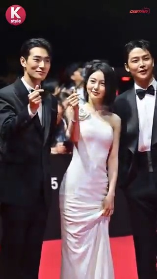 シン・イェウン＆ロウン＆パク・ソハム 「釜山国際映画祭」レッドカーペットに登場✨ 仲睦まじげなスリーショットに反響💕 #신예은 #로운 #박서함