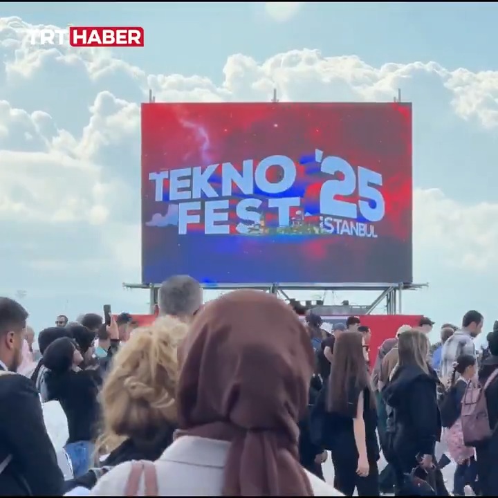🇹🇷🚀Akın akın #TEKNOFEST’e… TRT'nin İletişim Paydaşı olduğu TEKNOFEST İstanbul, 2. gününde de binlerce ziyaretçiyi ağırlayacak.