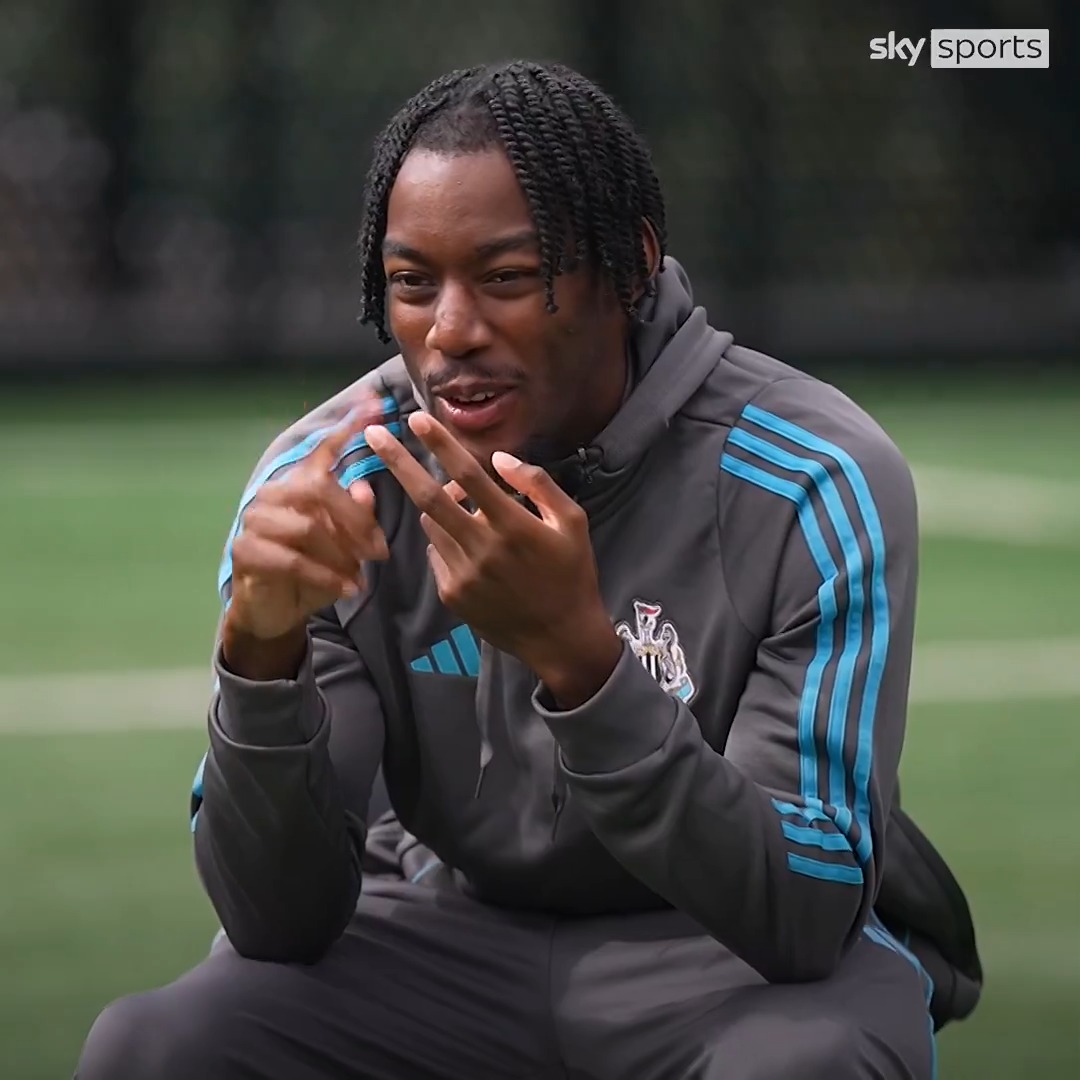 Anthony Elanga SURPRISES young Newcastle fans 🥺 …and answers all their questions! 🗣️