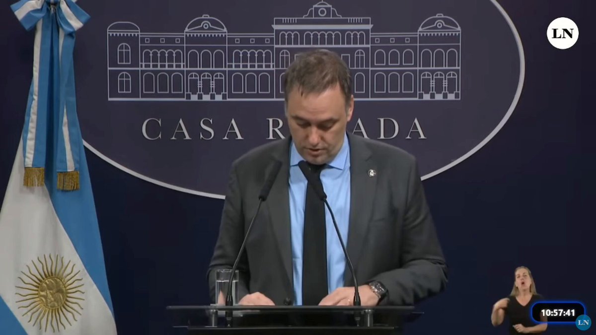 🔴 MARCHA FEDERAL UNIVERSITARIA "En la marcha de ayer se alinearon absolutamente todos los enemigos del progreso". Esa es la respuesta del gobierno de Javier Milei, a través de su vocero Manuel Adorni, a los que en muchas ciudades del país salimos a defender a las universidades públicas.