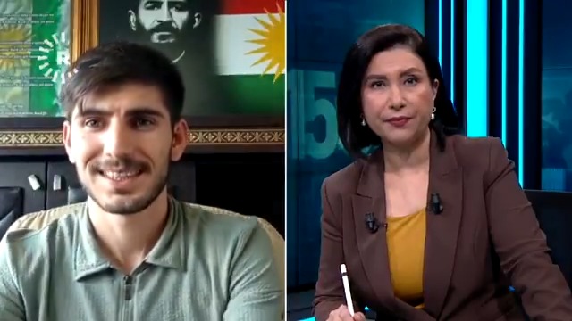 #VÎDEO - Alî Çevenê ku gotibû ❝Ez ne Tirk im❞ hat berdan Alî Çeven: 🎙️ ❝Ez dîsa dibêjim, ez ne Tirk im❞ 🎙️ ❝Em li ser rêbaza Qazî Mihemed, Mela Mistefa Barzanî û Şêx Seîdan in❞ 🎙️ ❝Tiştên bi navên Tirk û Ereb û Farisan ne yên min in❞ 🎙️ ❝Her Kurd ne PKKyî ye û PKK ne berpirsyarê nasnameya min e❞ 🎙️ ❝Min dizanibû ku dê werim girtin❞ 🎙️ ❝Nijadperestan ji bo ku ez werim girtin propaganda kir❞ 🎙️ ❝Dema ez hatim girtin êrişî min hat kirin❞ 🎙️ ❝Wan got, te propagandaya PKKyê kiriye❞ 🎙️ ❝Her kes dizane ku ti pêwendiyên min bi PKKyê re nînin❞ 🎙️ ❝Wan bi xwe rexneyên ku min li PKKyê kirine li rûyê min xwendin❞ 🎙️ ❝Doz hîn didome û ez dê biçim îmzeyê❞ 🎙️ ❝Parêzer Suphî Ozgen bû dengê min ê li derve❞ 🎙️ ❝Ez dema ku girtî bûm bavê min wefat kir❞
