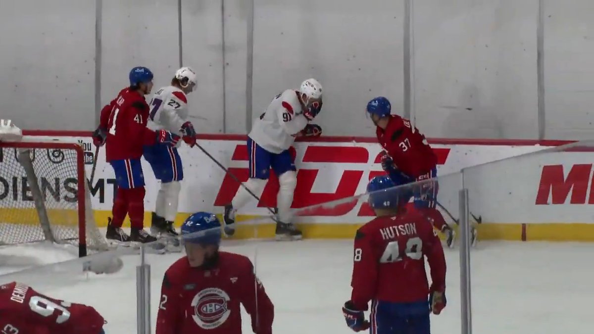 Malchance pour Oliver Kapanen à l'entraînement...